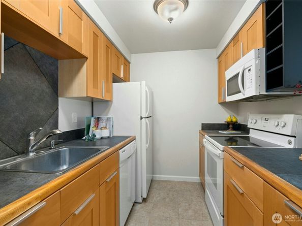 12044 96th Avenue NE 211, Kirkland WA 98034