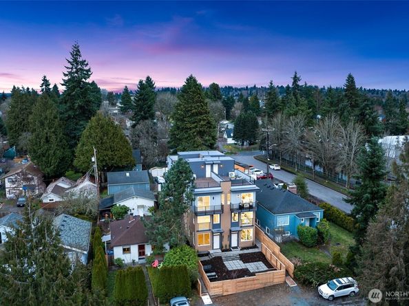10306 E Midvale Avenue N, Seattle WA 98133
