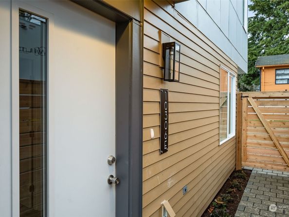 10306 E Midvale Avenue N, Seattle WA 98133