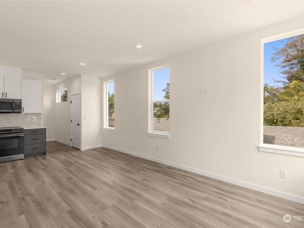 10306 E Midvale Avenue N, Seattle WA 98133