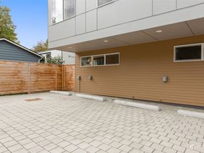 10306 E Midvale Avenue N, Seattle WA 98133