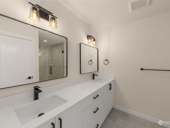 10306 E Midvale Avenue N, Seattle WA 98133