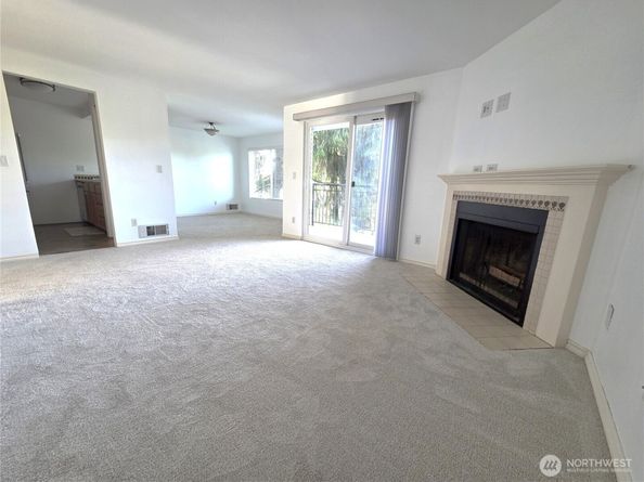 12716 NE 144th Street D202, Kirkland WA 98034