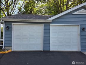 12716 NE 144th Street D202, Kirkland WA 98034
