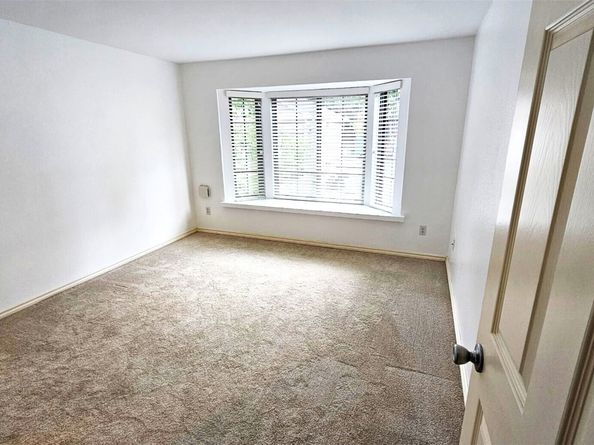 12716 NE 144th Street D202, Kirkland WA 98034