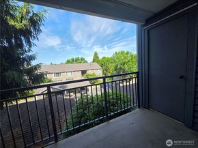 12716 NE 144th Street D202, Kirkland WA 98034
