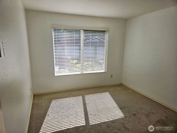 12716 NE 144th Street D202, Kirkland WA 98034