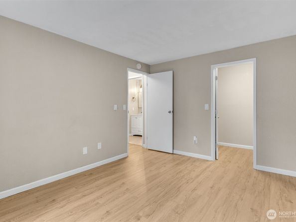 4300 NE Sunset Boulevard C6, Renton WA 98059