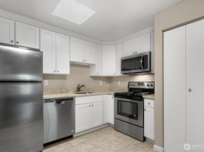4300 NE Sunset Boulevard C6, Renton WA 98059
