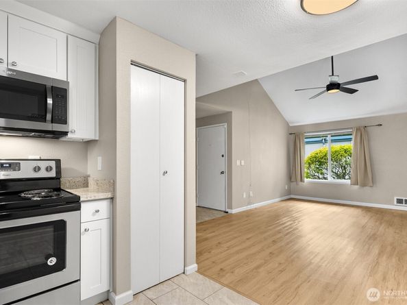 4300 NE Sunset Boulevard C6, Renton WA 98059