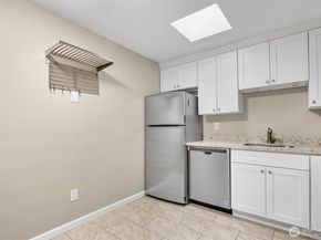 4300 NE Sunset Boulevard C6, Renton WA 98059