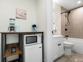 10533 Stone Avenue N D, Seattle WA 98133