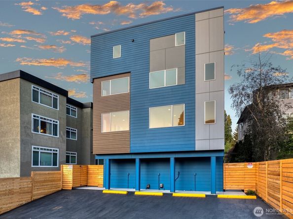 10533 Stone Avenue N D, Seattle WA 98133