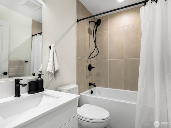 10533 Stone Avenue N D, Seattle WA 98133