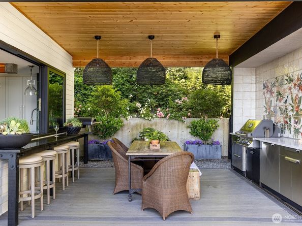 8097 W Mercer Way, Mercer Island WA 98040