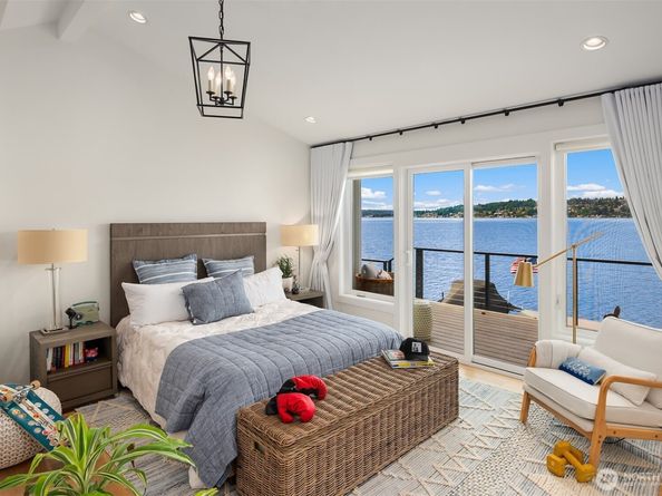 8097 W Mercer Way, Mercer Island WA 98040