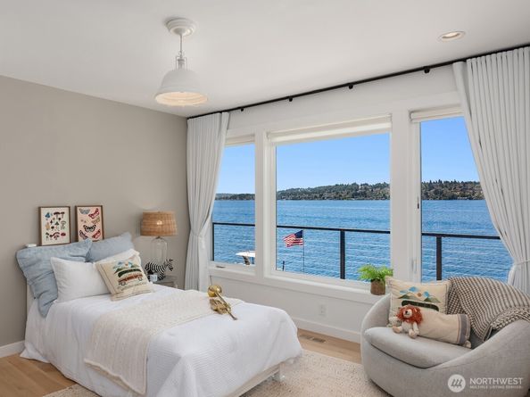8097 W Mercer Way, Mercer Island WA 98040