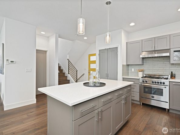 1813 12th Avenue W, Seattle WA 98119