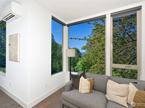 1813 12th Avenue W, Seattle WA 98119