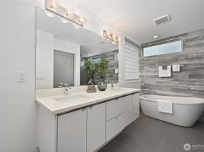 1813 12th Avenue W, Seattle WA 98119