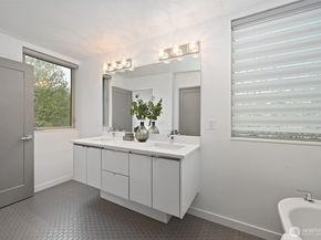1813 12th Avenue W, Seattle WA 98119