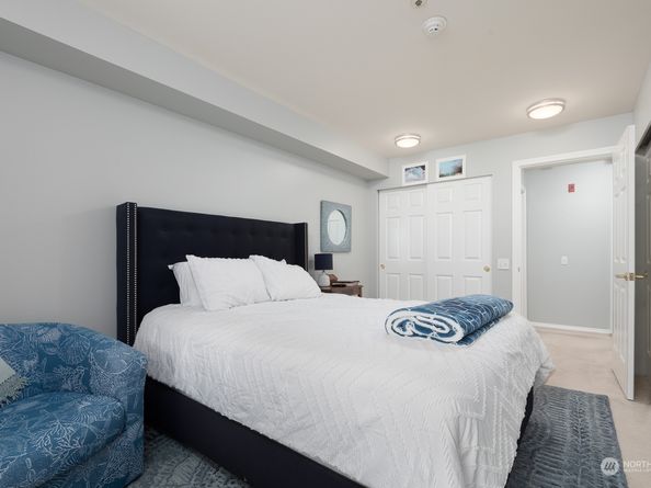 4081 224th Lane SE 211, Issaquah WA 98029