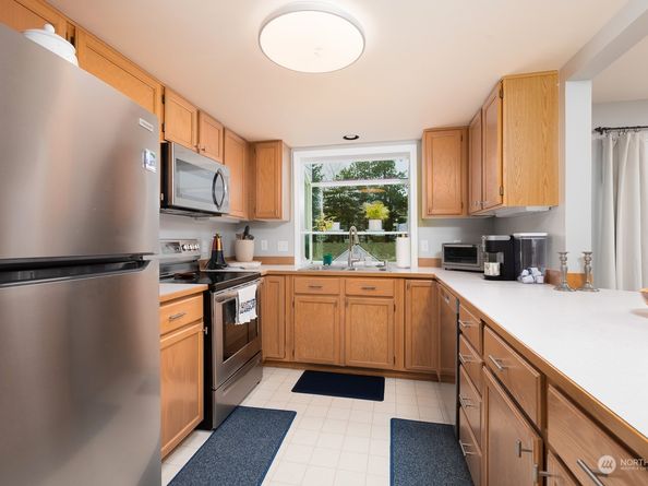 4081 224th Lane SE 211, Issaquah WA 98029