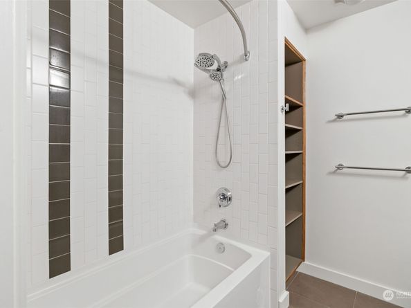 910 Lenora Street S304, Seattle WA 98121