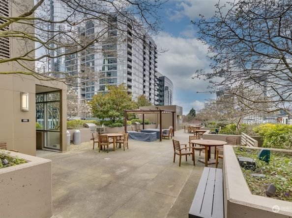 910 Lenora Street S304, Seattle WA 98121