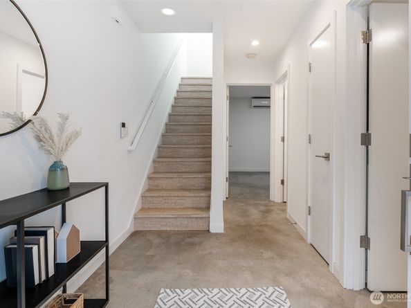 833 S Cloverdale Street A, Seattle WA 98108