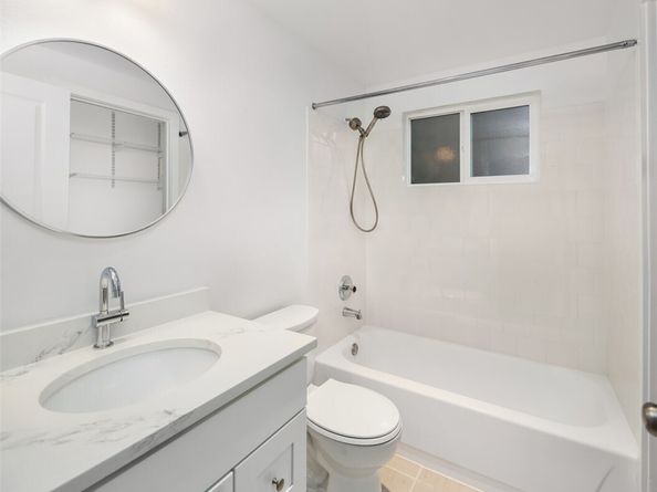 14006 NE 181 Place B206, Woodinville WA 98072