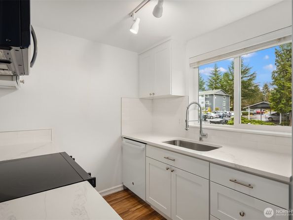 14006 NE 181 Place B206, Woodinville WA 98072