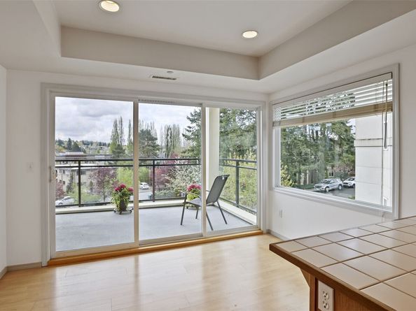 322 5th Avenue 202, Kirkland WA 98033