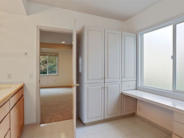 322 5th Avenue 202, Kirkland WA 98033