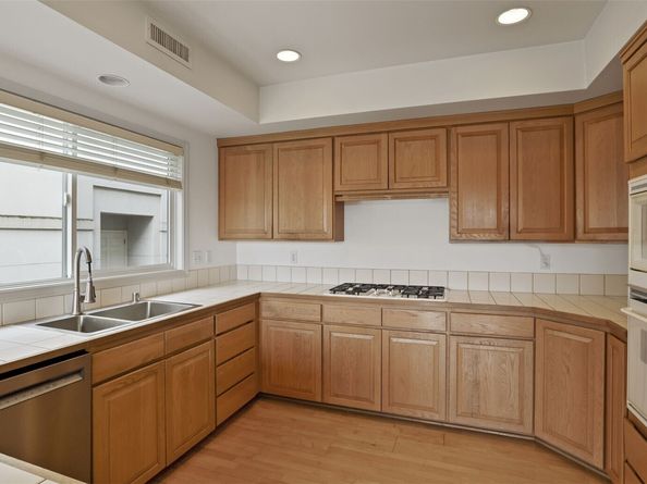 322 5th Avenue 202, Kirkland WA 98033