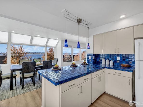 818 Lake Street S 818, Kirkland WA 98033