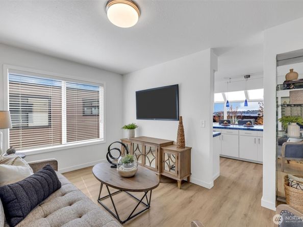 818 Lake Street S 818, Kirkland WA 98033