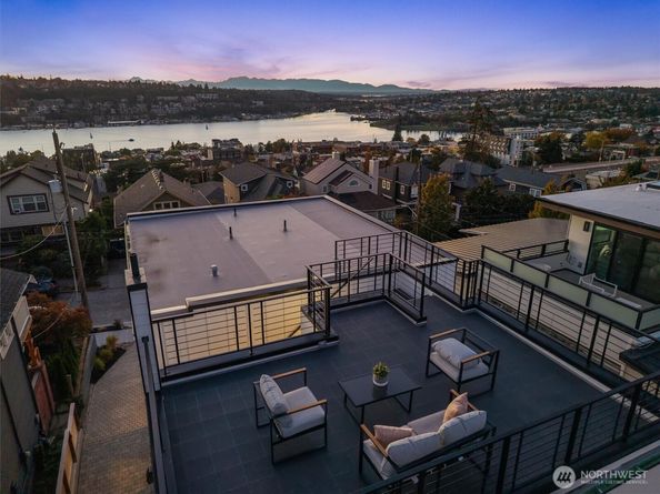 2214 Broadway E B, Seattle WA 98102