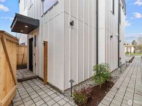 945 NW 61st Street, Seattle WA 98107