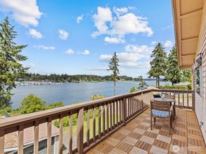 2540 E Phinney Bay Place, Bremerton WA 98312