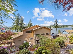 2540 E Phinney Bay Place, Bremerton WA 98312