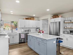 2540 E Phinney Bay Place, Bremerton WA 98312