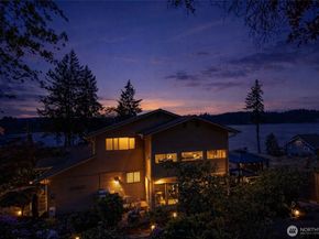 2540 E Phinney Bay Place, Bremerton WA 98312