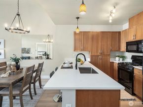 1840 25th Avenue NE 412, Issaquah WA 98029