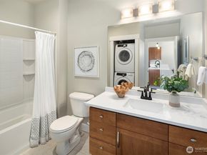 1840 25th Avenue NE 412, Issaquah WA 98029