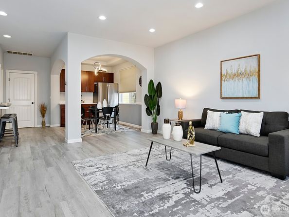 364 Field Place NE, Renton WA 98059