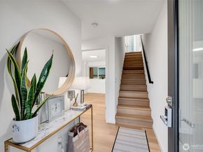 7512 43rd Avenue S B, Seattle WA 98118