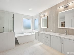 19515 81st Place NE 1, Kenmore WA 98028