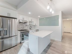 76 Cedar Street 303, Seattle WA 98121