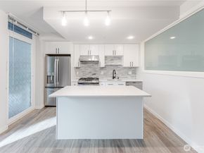 76 Cedar Street 303, Seattle WA 98121